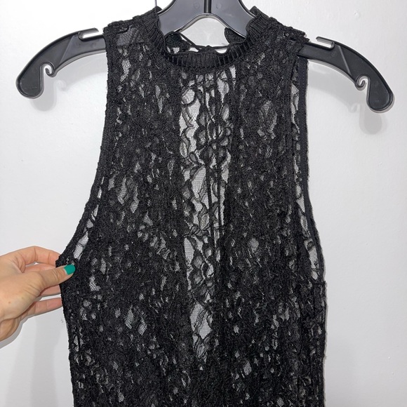 Lace  maxi dress with open back - Picture 7 of 8